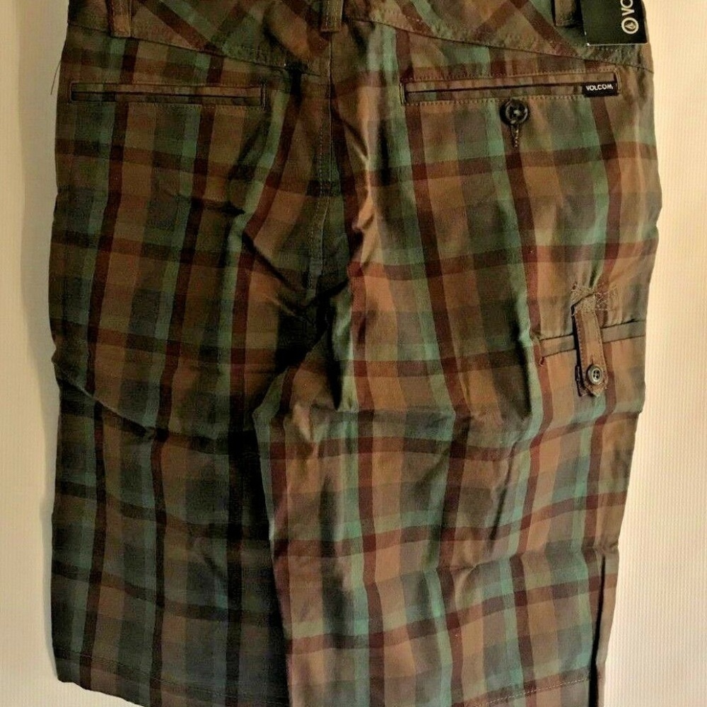 Vintage NWT Volcom Cargo Plaid shorts Youth - Picture 2 of 8